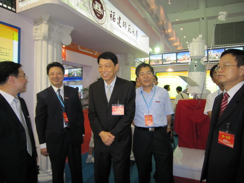 鞠维强厅长到乐鱼(中国)展馆指导